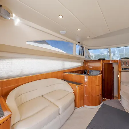 Vass By Madeira Ботель *