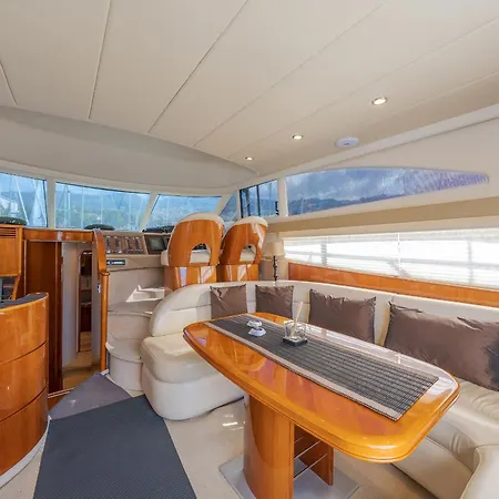 Botel Vass By Madeira